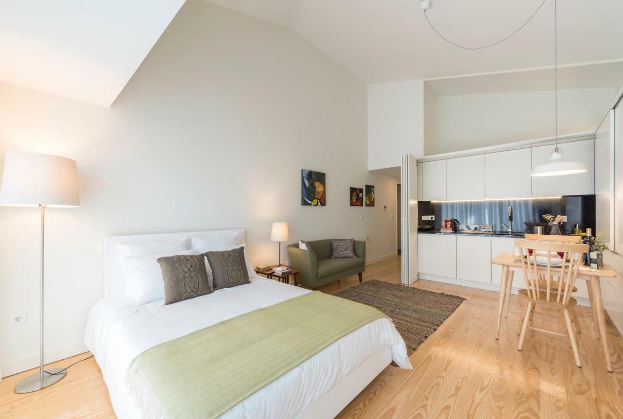 Bright Downtown Apartment *