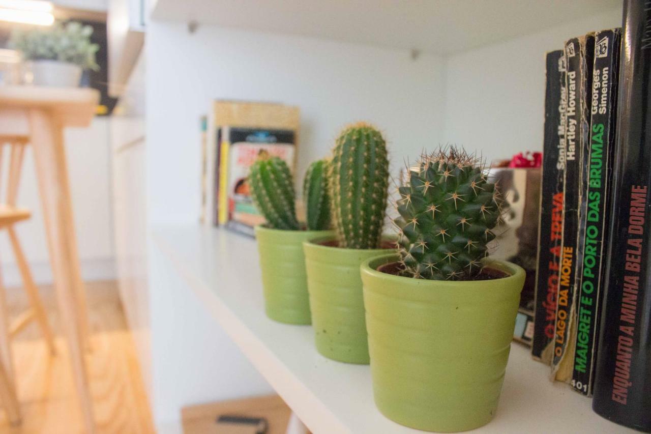 Bright Downtown Apartment *